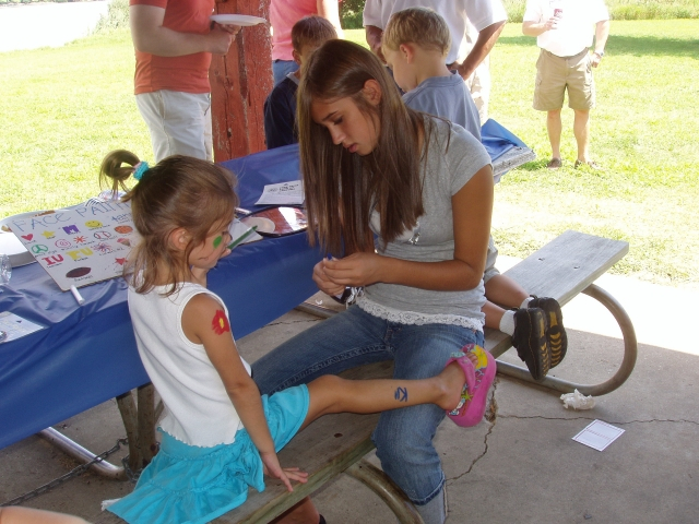 Kinsey Snyder (Kevin Snyders daughter) enjoys getting painted just about everywhere.