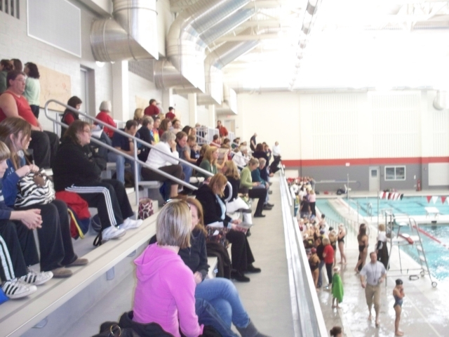 12/12/09: Check out the stands which are on a balcony. These is some AC on in there because it was actually cool doing the meet.
